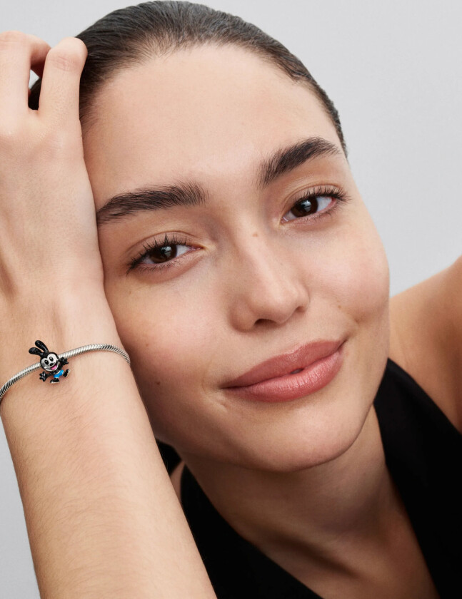 Bilde av Disney Oswald Sterling Silver Charm With Red, Blue And Glittery Black Enamel - Silver - ONE SIZE