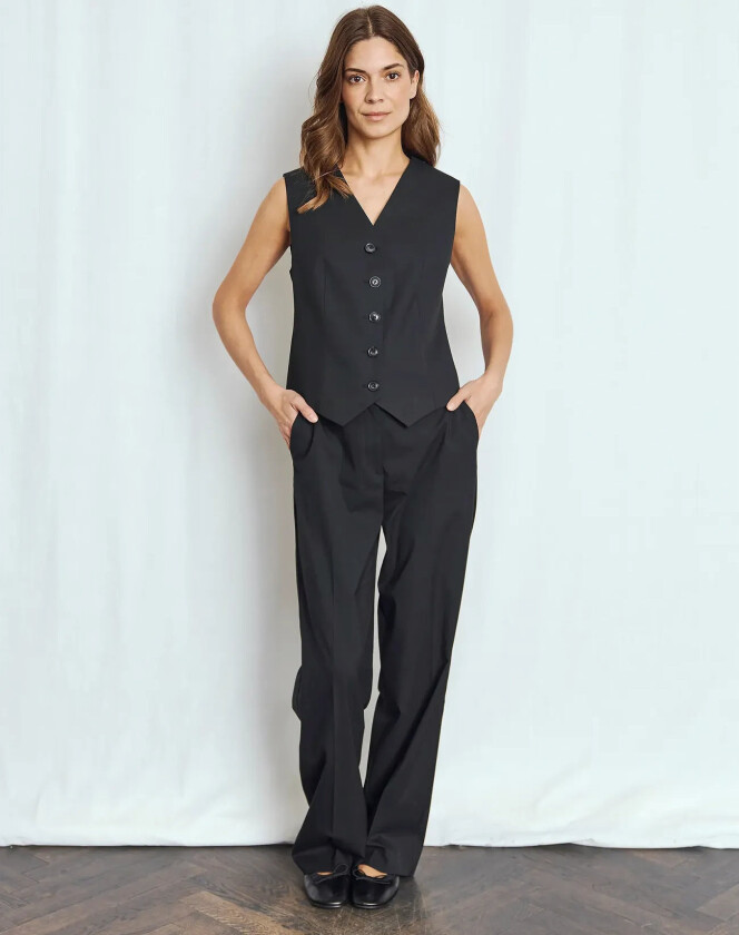 Bs Una Slim Fit Vest - Black - 42