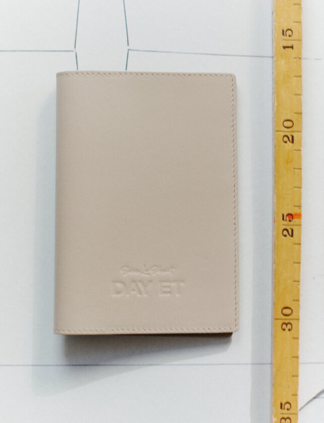 Bilde av Sls X Day Et Passport Holder - Beige - ONE SIZE