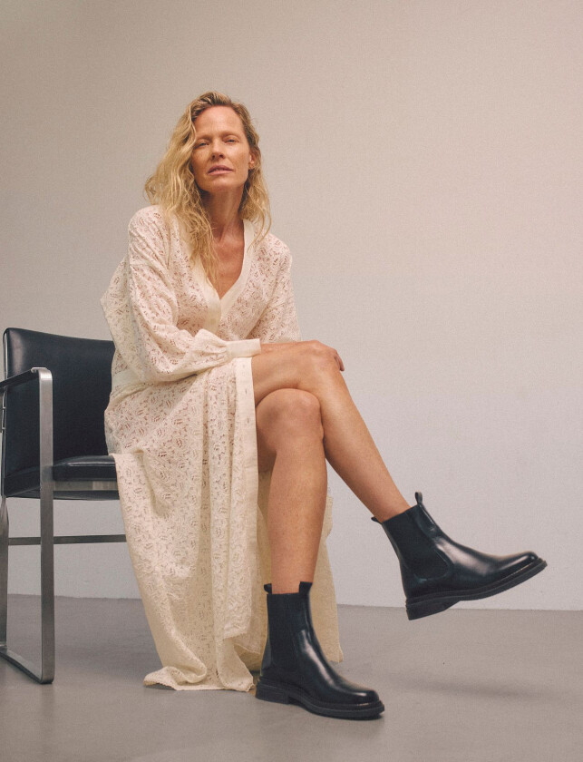 Booties - Flat - With Elastic - Black - 37