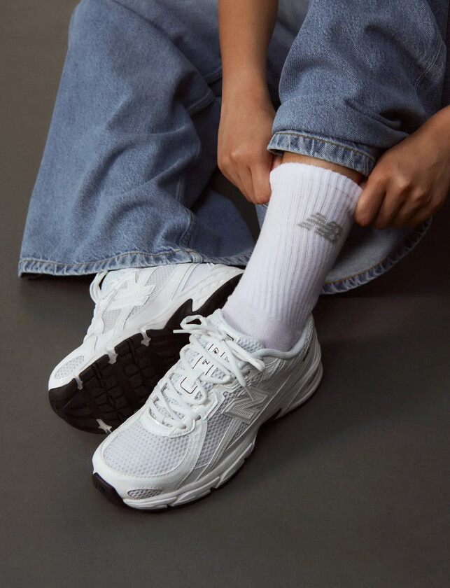 740 - White - 43