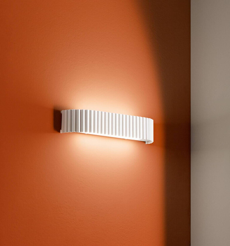 LED-vegglampe Niike, hvit, bredde 40 cm, metall, CCT