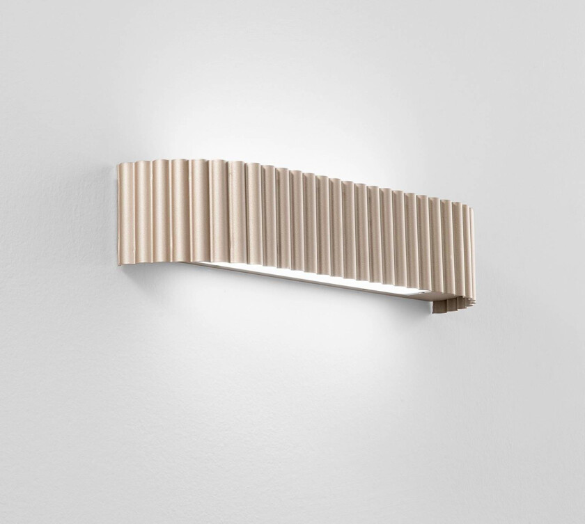 LED-vegglampe Niike, gullfarget, bredde 40 cm, metall, CCT