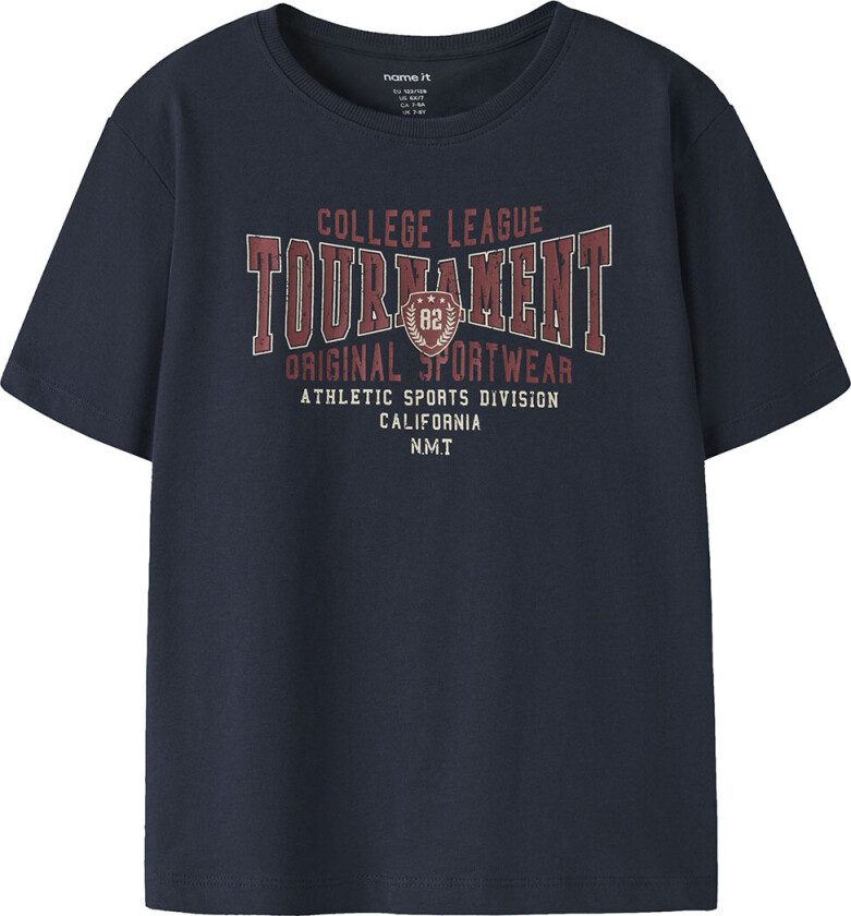 T-skjorte - NkmVilogo - Navy Blazer/Høyskole - - 6 år (116) - T-skjorte