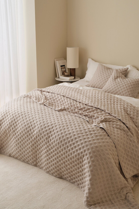Sengeteppe Heaven Dottie - Beige