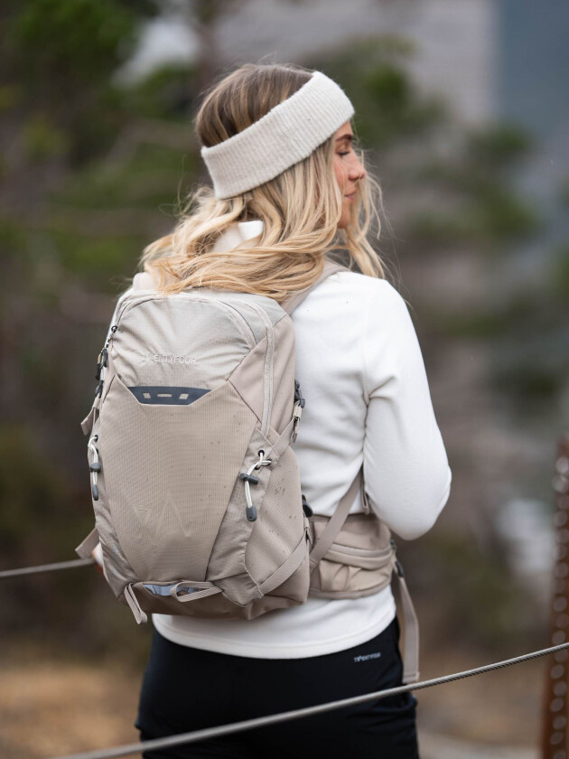 & Ryggsekk 25L - Beige - Unisex - Ryggsekker - Tursekker