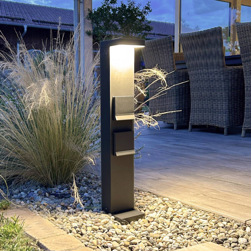 LED-sokkellampe stikkontaktkolonne Lerna, 60 cm, aluminium mørkegrå