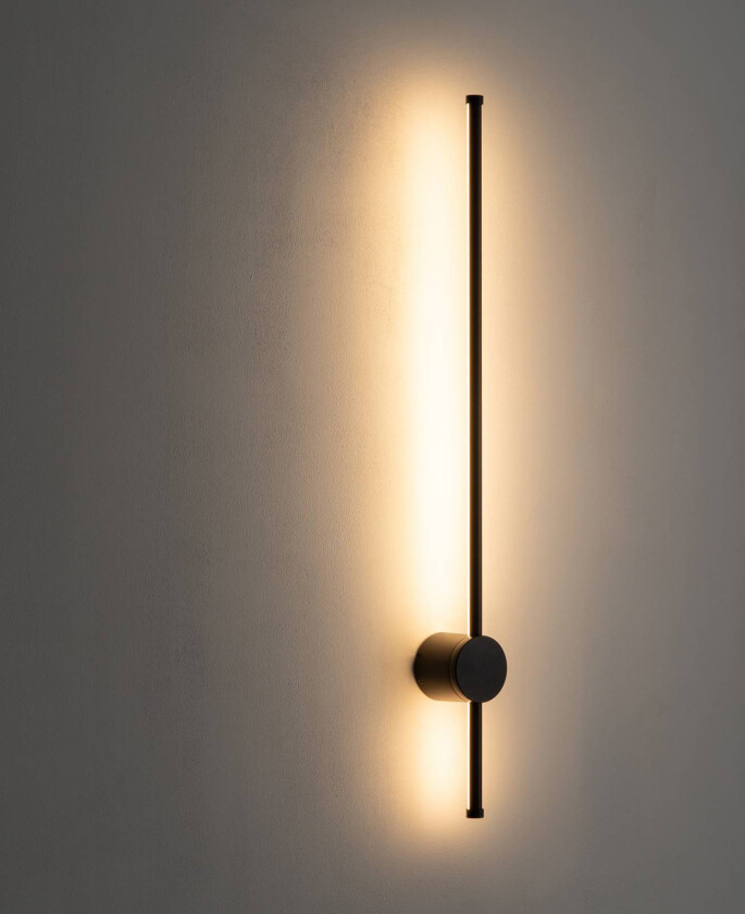 LED-vegglampe Orla M, svart, aluminium, høyde 97 cm