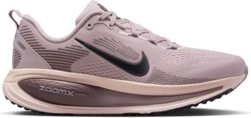 Vomero 18 Dame Particle Rose/Off Noir/Silt Red/Tattoo 40 1/2