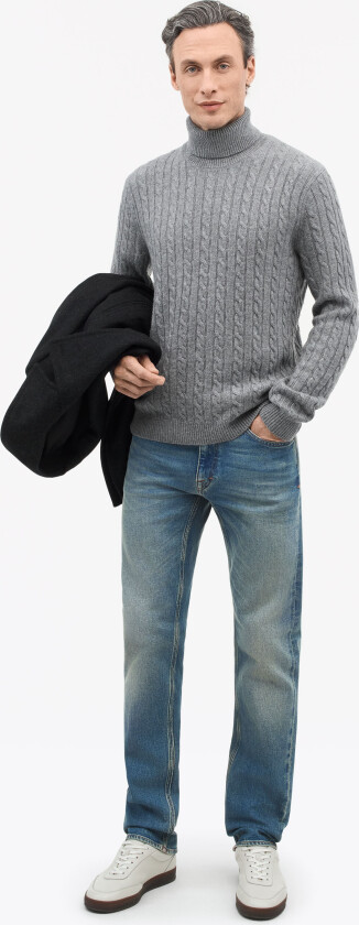 Des Slim-Straight Jeans