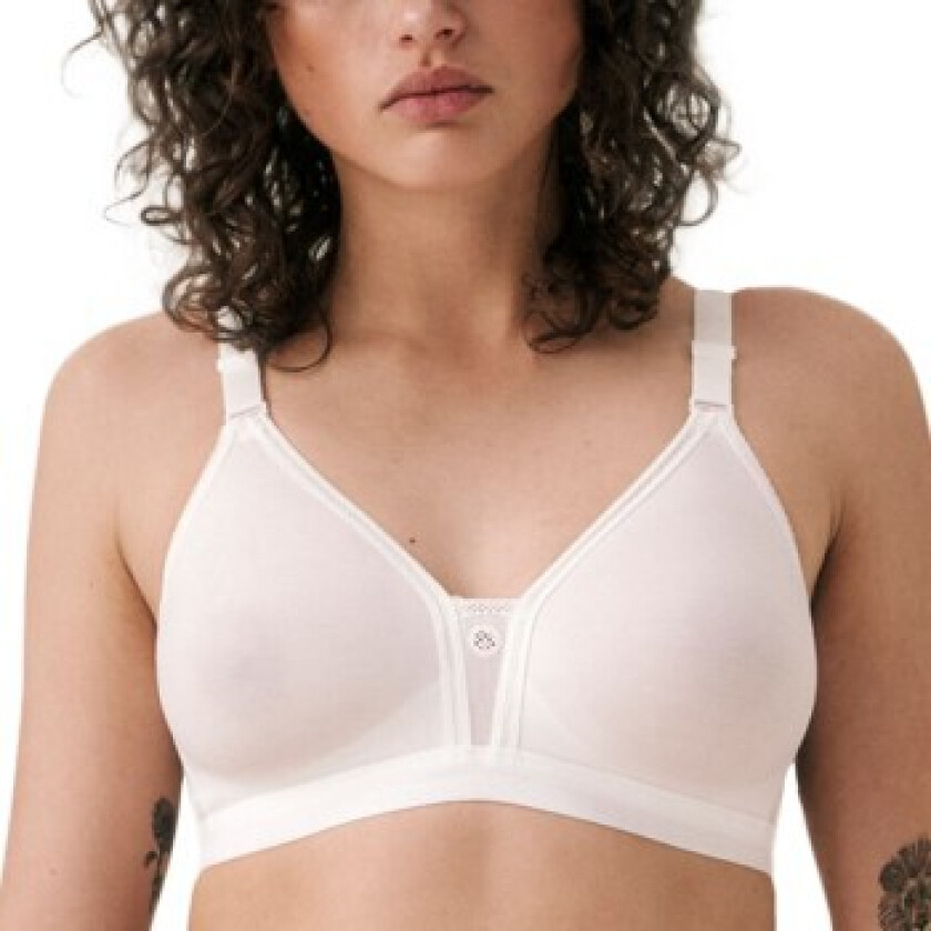 Triumph Triaction Studio Trophy N BH Hvit E 95 Dame