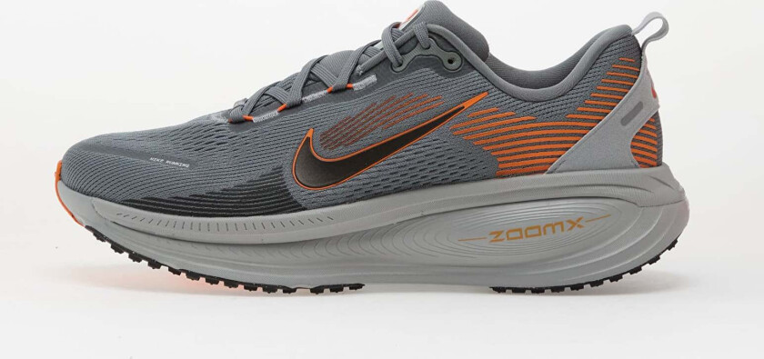 Vomero 18 Herre Cool Grey/Black/Safety Orange/Wolf Grey