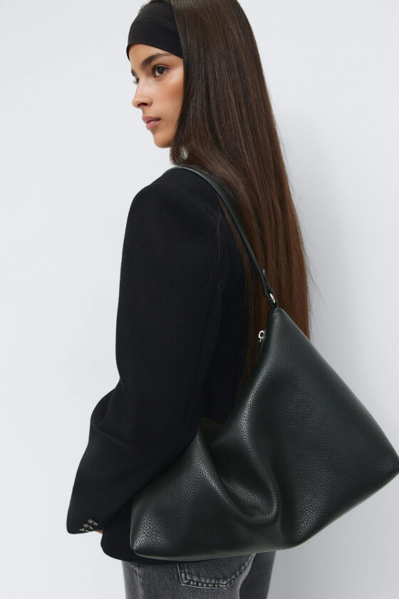 - Slouchy shoulder bag - Skuldervesker - Svart - ONESIZE - Dame