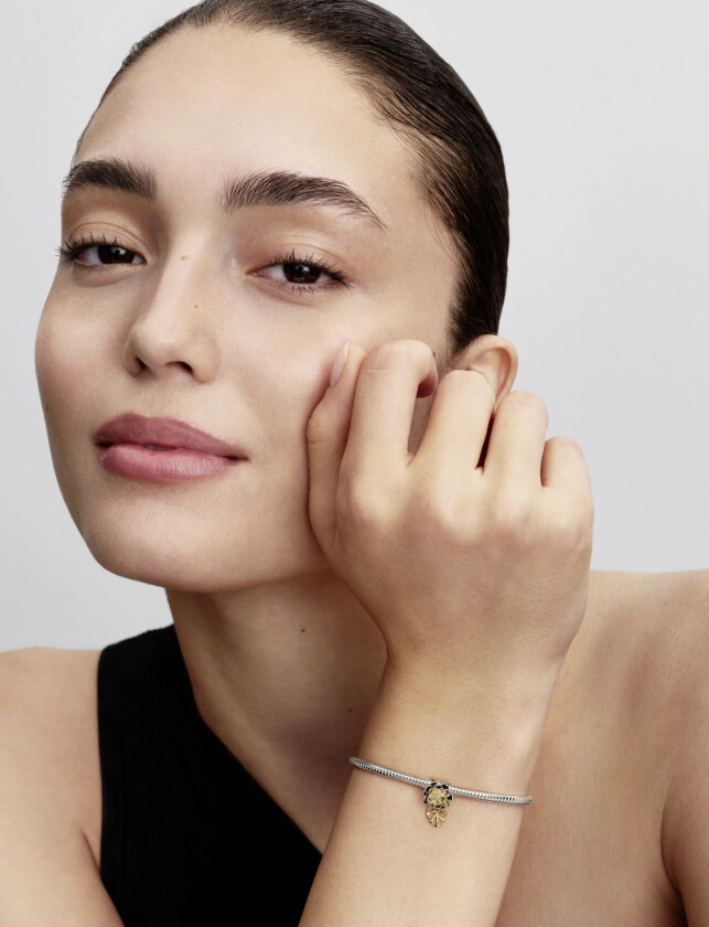 Bilde av Disney Princess Tiana Lotus Flower Lab-Grown Diamond Charm - Gold - ONE SIZE