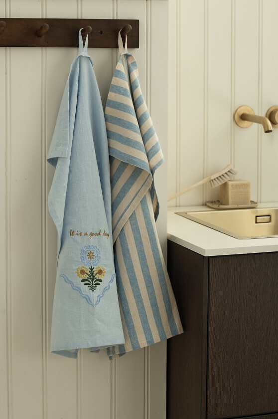 Kjøkkenhåndkle Elly Classic Stripe i resirkulert halvlinne 2-pakning - Blå