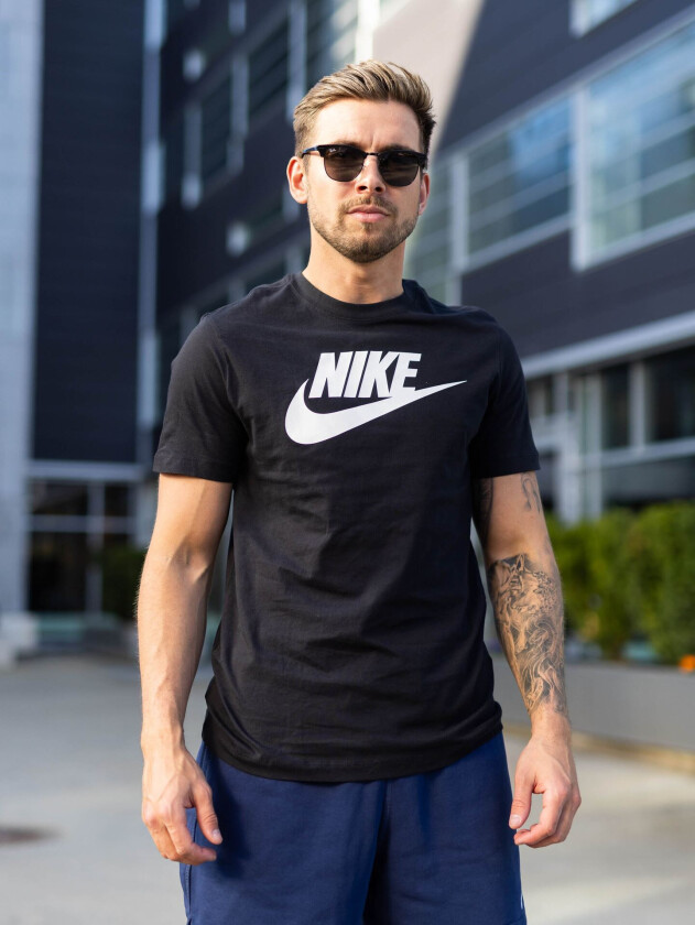 Icon Futura Tee - Sort - Herre - T-skjorter - Hverdags t-skjorte