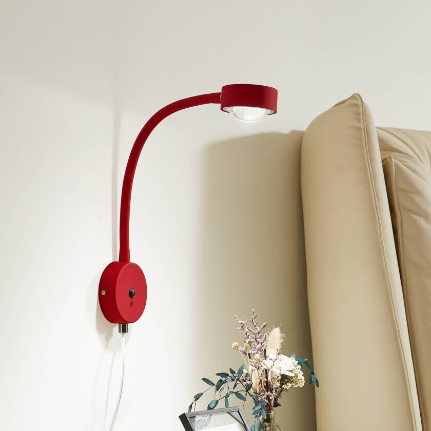 Lindby vegglampe Jyla, rød, GX53, fleksibel arm, støpsel