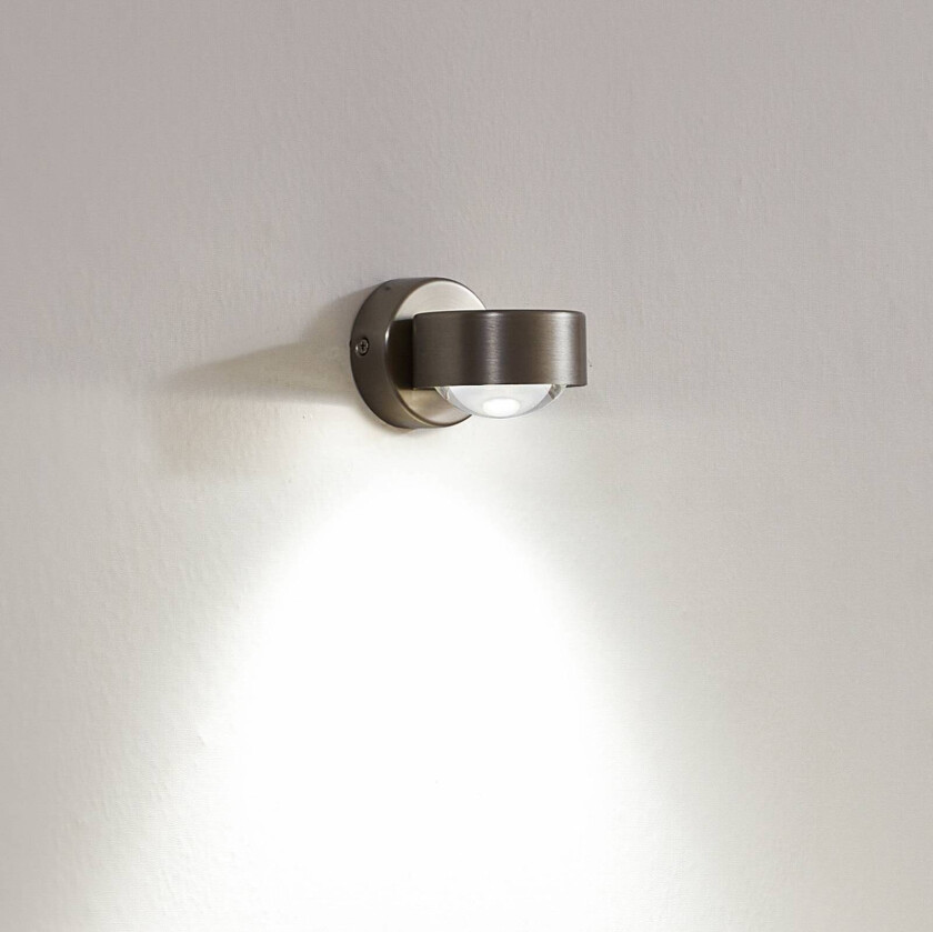 Lindby vegglampe Jyla, nikkel, fatning nederst