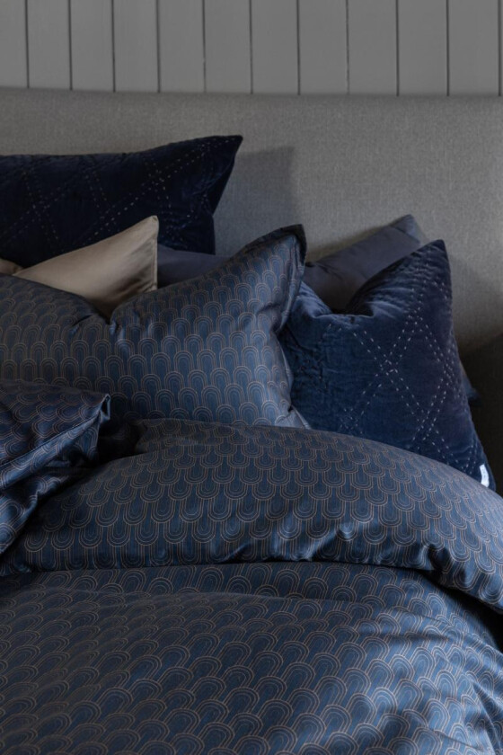 Betty Sengesett Sateng Blå 140x220