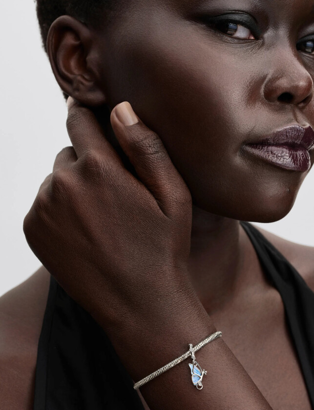 Bilde av Winged Key Sterling Silver Dangle With Clear Cubic Zirconia And Shimmering Blue Enamel - Silver - ONE SIZE