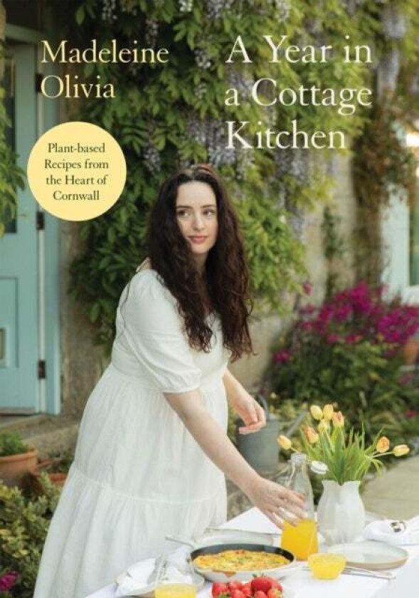 A Year in a Cottage Kitchen av Madeleine Olivia
