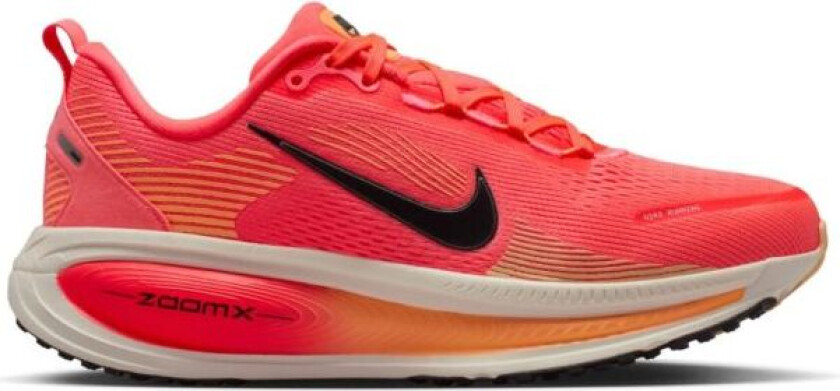 Vomero 18 Dame Hot Lava/Black/Chalk/Orange Pulse 38 1/2