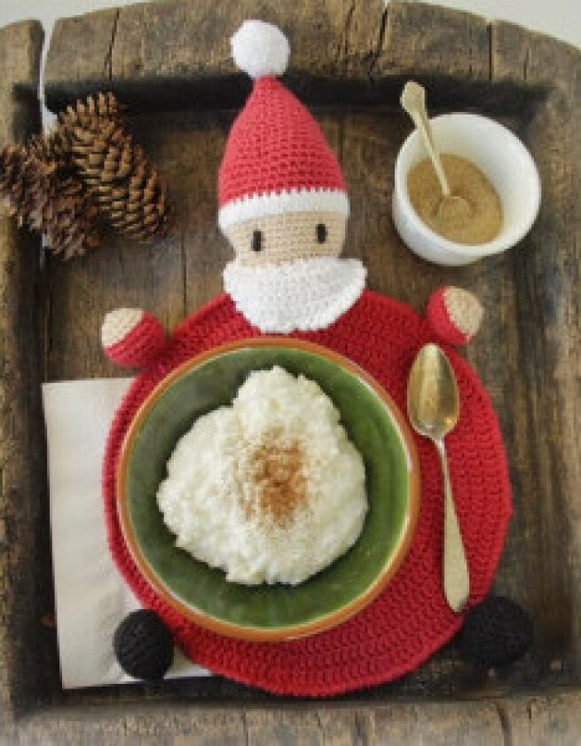 Brunch with Santa by DROPS Design - Bordbrikke Hekleoppskrift 22 cm - 22 cm