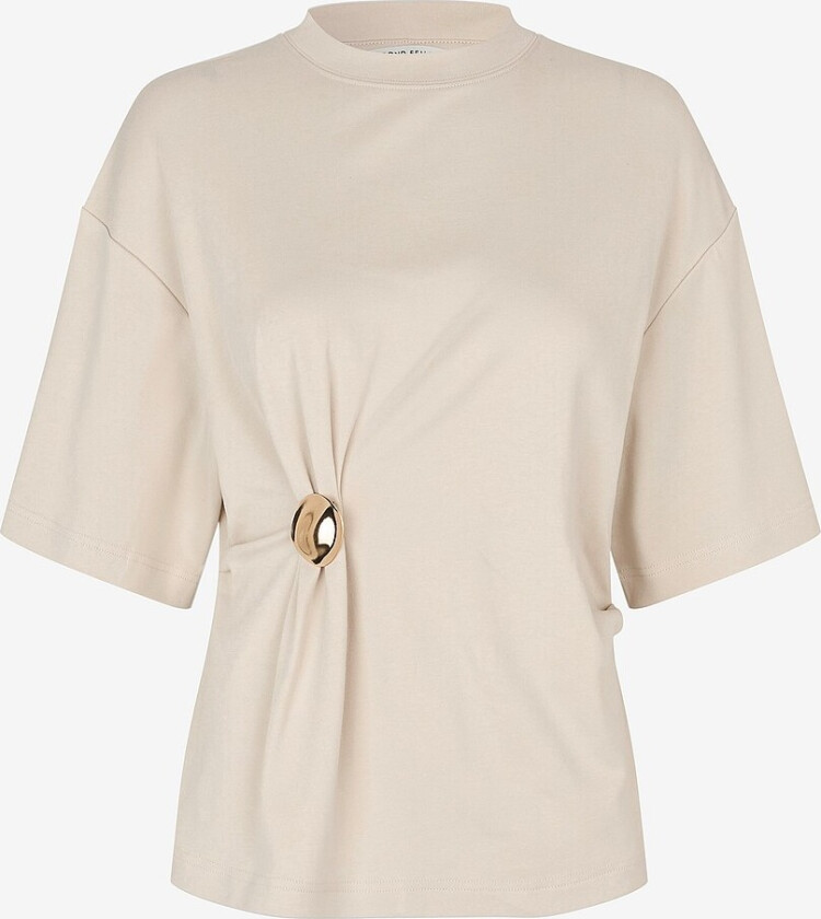Topp Enora Brooch Tee - Beige