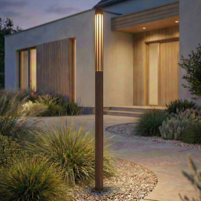 Lindby LED-gatelampe Fjorya, høyde 90 cm, brun, IP65