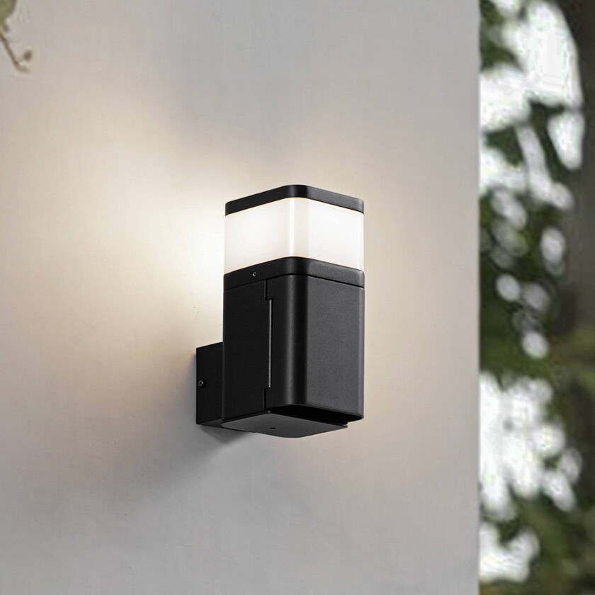 Lindby utendørs vegglampe Teyon, med stikkontakt, svart, IP44 G9