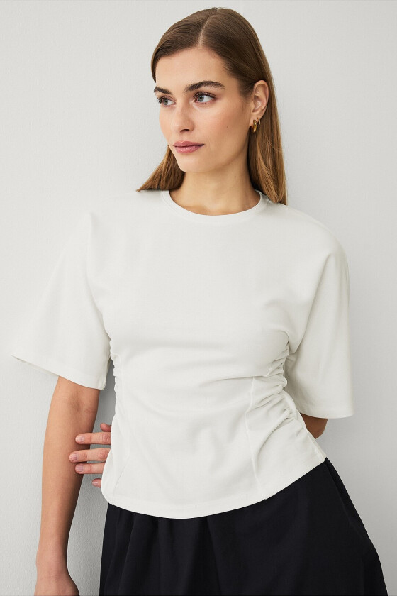 Topp med draperte detaljer - Hvit