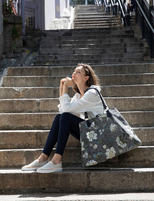 Bilde av Weekend Bag Flower Linen - Multi/patterned - ONE SIZE