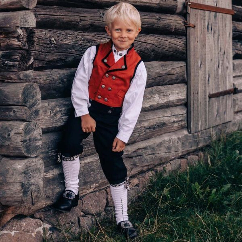 bunad / Festdrakt til gutt med skjorte, rød