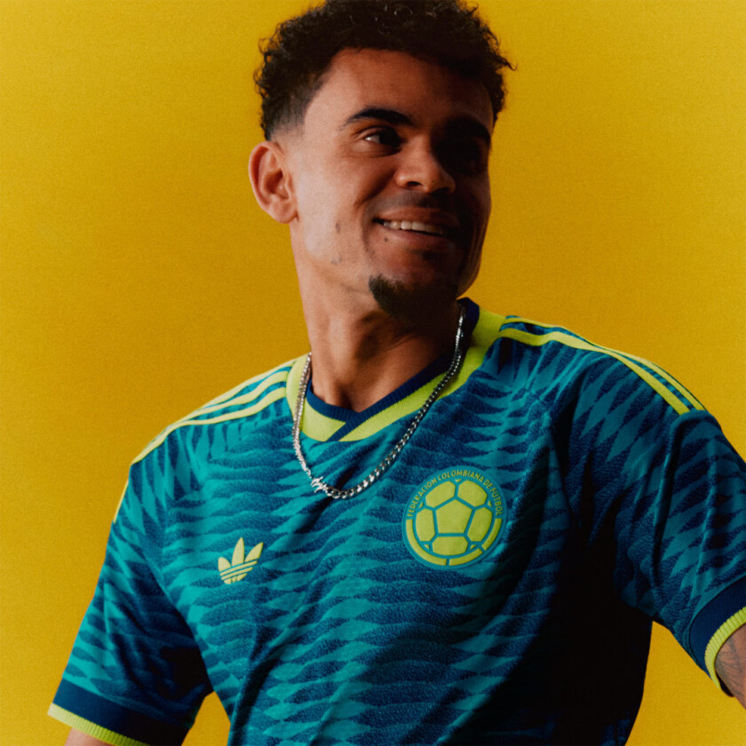 Colombia Bortedrakt World Cup 2026 Authentic - adidas, størrelse Small